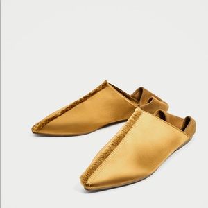 gold arabian slipper